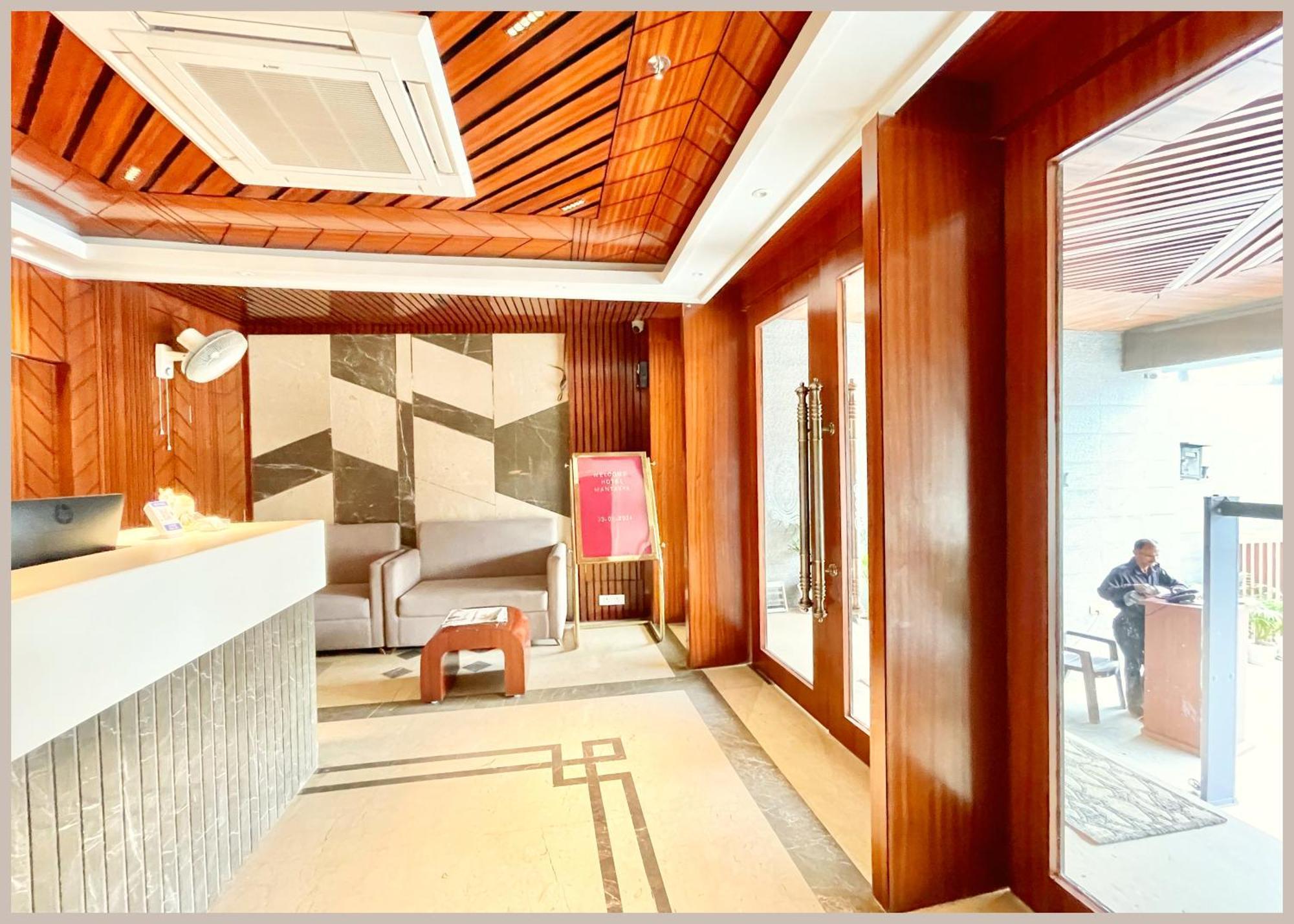 Mantavya Premium Near Kashi Vishwanath Temple - Lift And Parking Facilities - Air Conditioning - Rated Four Star Hotel 4*