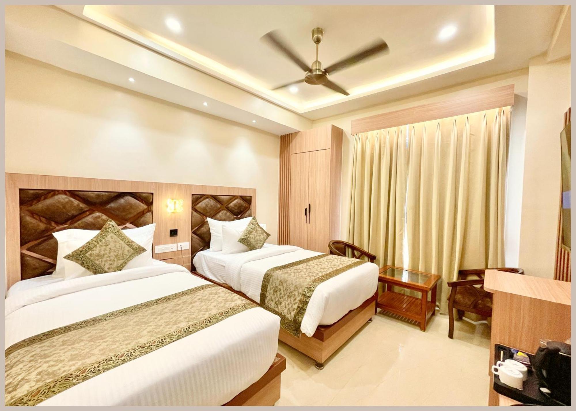Hotel Mantavya Premium Near Kashi Vishwanath Temple - Lift And Parking Facilities - Air Conditioning - Rated Four Star Varanasi
